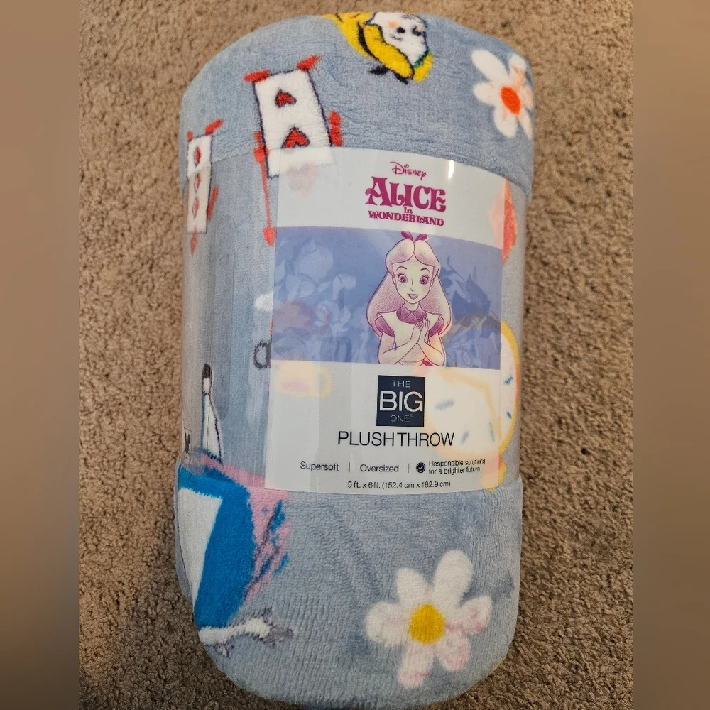 Disney Alice in Wonderland Plush Throw
